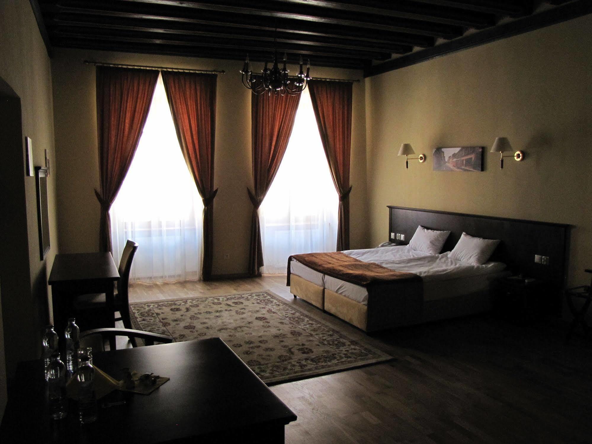 Bed and Breakfast Rezydencja Cleopatra Люблин Экстерьер фото